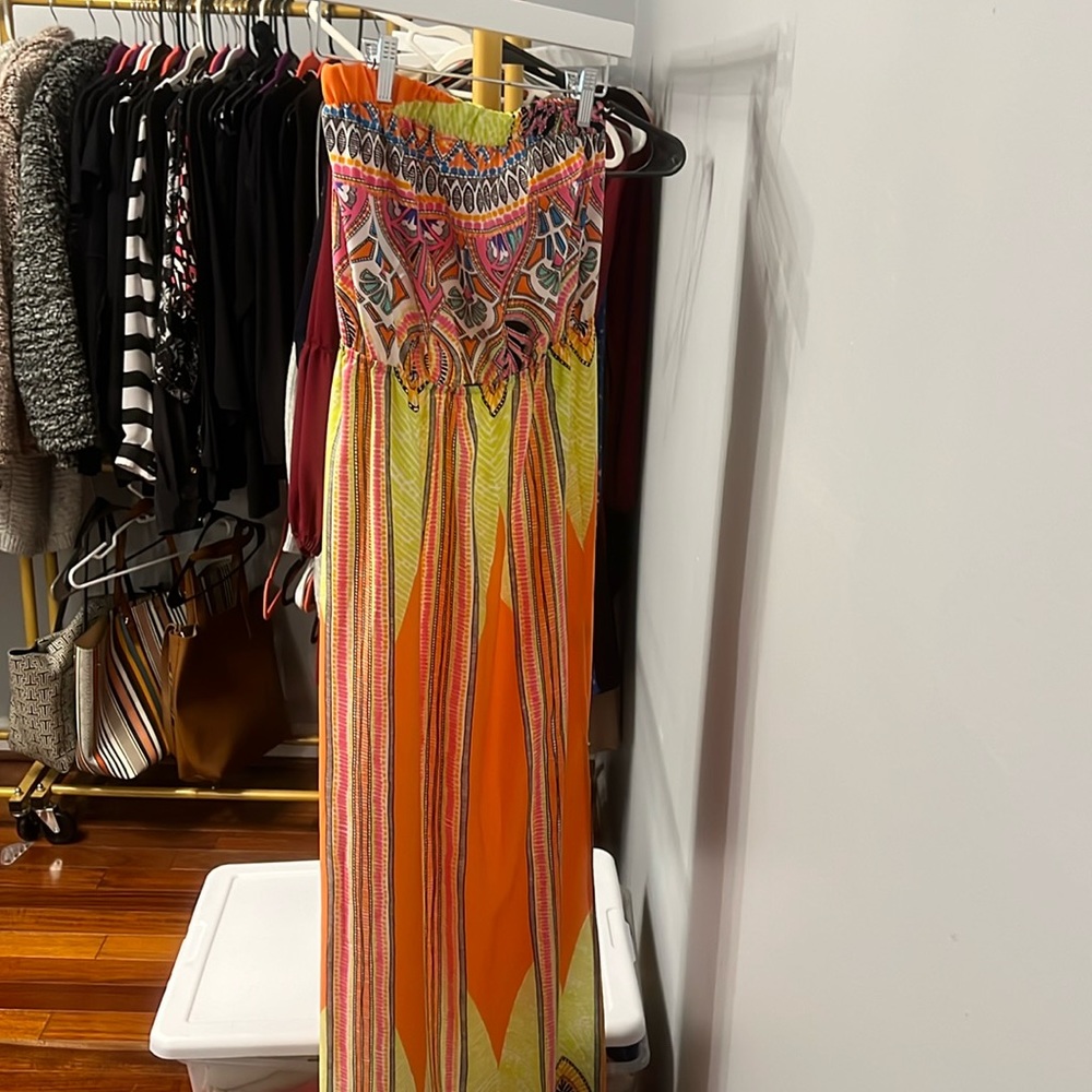Maxi dress. Great for summer. Vestique. Size small